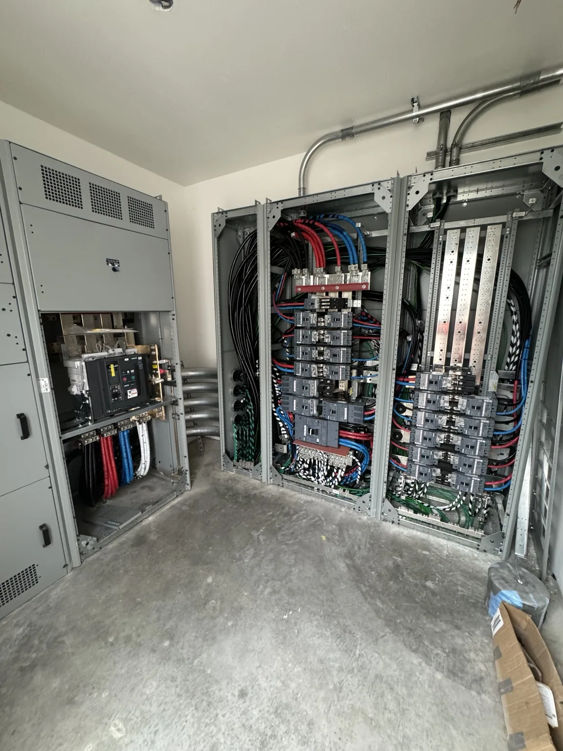 Commercial electrical distribution panels